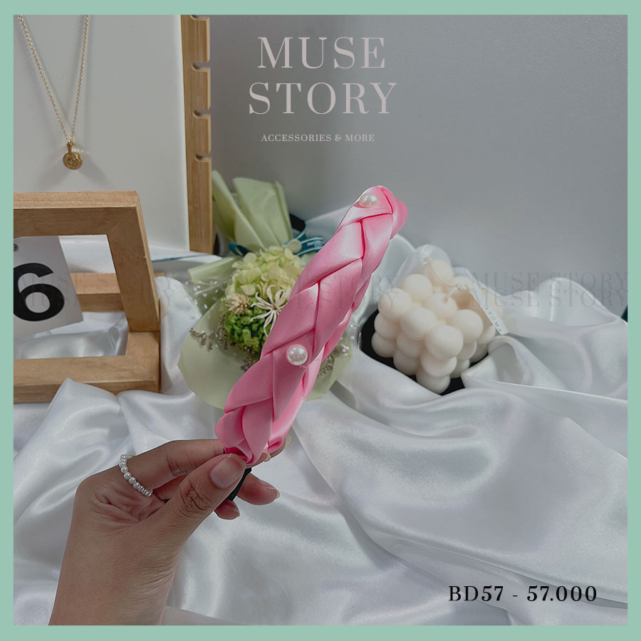 Băng đô vải satin hồng nhẹ nhàng sang trọng có thể cân mọi outfit