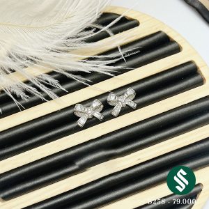 Khuyên tai bạc 925 với thiết kế nơ rất dễ thương