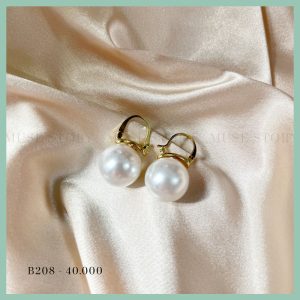 Khuyên tai hạt ngọc màu trắng tiểu thư