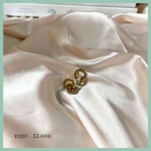 Khuyên chất liệu titan dáng cartier