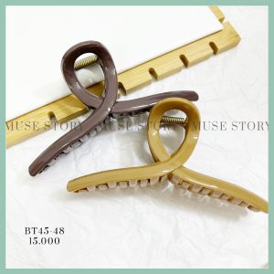 Một chiếc kẹp búi tóc đơn giản chuẩn dáng "kinh điển" chắc chắn là phụ kiện mà cô gái nào cũng cần