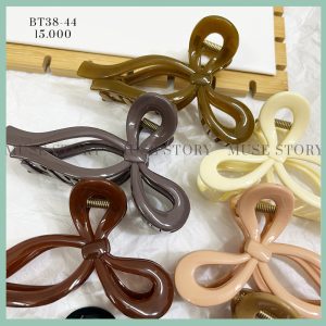 Kẹp búi tóc hình chiếc nơ là phụ kiện chắc chắc không thể thiếu cho các chị em phụ nữ