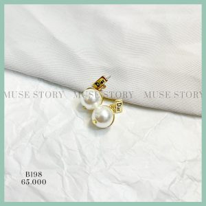 Khuyên tai chữ Dior hạt ngọc style tiểu thư nhẹ nhàng, chui xỏ mạ bạc 925 hạn chế dị ứng tối đa B198