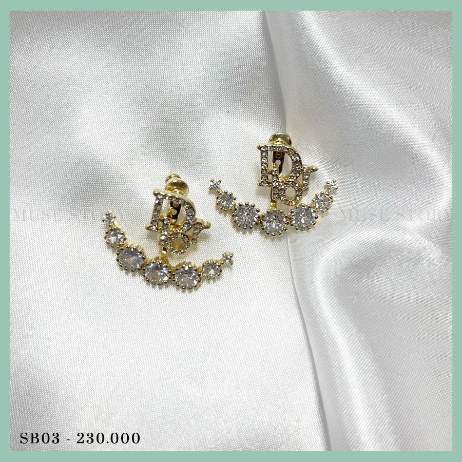 Khuyên tai hợp kim cao cấp chữ Dior, hình vòng cung đính đá sáng vô cùng nổi bật