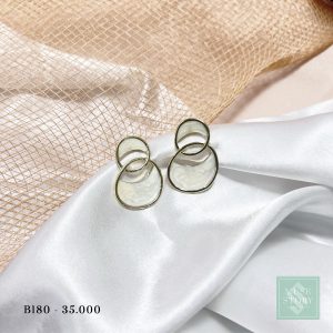 Khuyên tai cách điệu mặt đá trắng nổi bật. Chui xỏ bạc 925 hạn chế dị ứng. B180