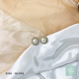 Khuyên nụ ngọc tinh tế, bạn sẽ hóa thân thành một tiểu thư kiêu kỳ sang chảnh với mọi outfit B189