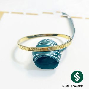 Lắc tay Tiffany & Co đơn giản dễ phối đồ, thân lắc đính đá vô cùng nổi bật. Chất liệu titan bền màu, không bạc, không đen gỉ LT01