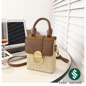 Túi cói dáng đứng, nắp gập bằng da thời trang phù hợp mọi phong cách. Ngăn trống rộng thoải mái đựng đồ TX08-09