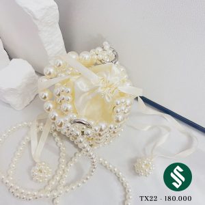 Túi ngọc trai mini lót lụa trắng, sử dụng chụp ảnh thời trang cũng rất phù hợp