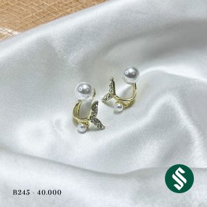 Khuyên tai đính hạt ngọc hình đuôi cá lạ mắt với dáng khuyên ôm sát tai