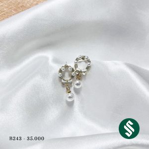 Khuyên tai nơ giọt ngọc, dáng vòng tròn đính ngọc nhỏ lo ti trên thân khuyên