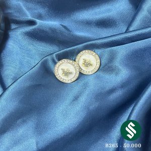 Khuyên tai Versace hot trend màu trắng