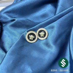 Khuyên tai Versace hot trend màu đen