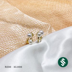 Khuyên tai vòng cung đính hạt ngọc, chui xỏ kết hợp hạt ngọc tao ra dáng khuyên lạ mắt nhưng không kém phần sang trọng B230