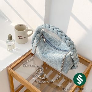 Trendy bag mini jean xanh siêu đẹp. Đây chắc chắn là một trong tuyển tập các mã jean bò đẹp nhất năm nay. Dáng túi hộp kết hợp quai tết vô cùng tiểu thư sang chảnh TX25
