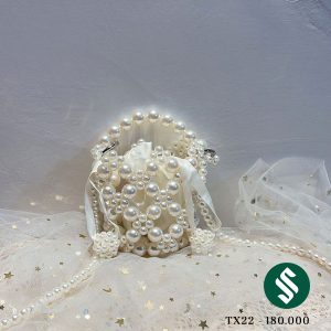 Túi ngọc trai mini lót lụa mẹ và bé đều dùng được. Toàn bộ ngọc trai khâu tay vô cùng tỉ mỉ, màu ngọc sáng vô cùng sang chảnh TX22