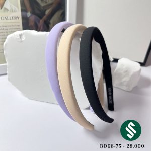 Băng đô màu pastel nhẹ nhàng tinh tế. Vải gân nhẹ, mềm mịn làm bạn thêm mềm mại mà vẫn đủ sức hút.