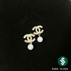 Khuyên tai Chanel đính đá kèm hạt ngọc sang trọng, nổi bật