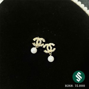 Khuyên tai Chanel đính đá kèm hạt ngọc cuốn hút