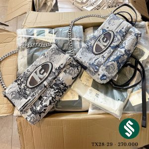 Túi jeans loang K.E Bản new 2023 xinh đẹp vô cùng. Chất vải jeans bò loang siêu đẹp và mềm mại.