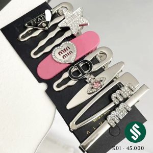 Set kẹp mái 7 món chất kim loại với các tone màu bạc, đen, hồng trendy và tag thương hiệu nổi bật.