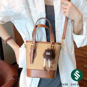 Túi cói đế da  lèm móc treo gấu xinh xắn dễ thương