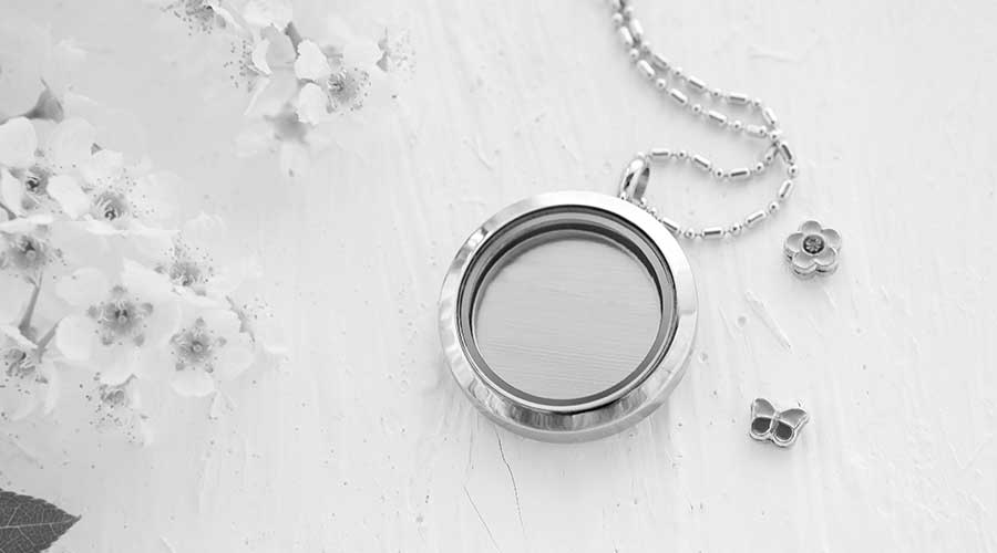 Cả bạc hay vàng đều sẽ không bị hút bởi nam châm