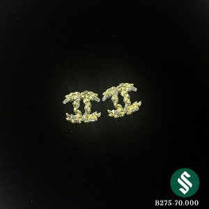 huyên Chanel vàng đuôi công, đây là một mã khuyên rất phù hợp đi tiệc,