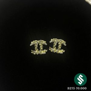 Khuyên Chanel vàng đuôi công