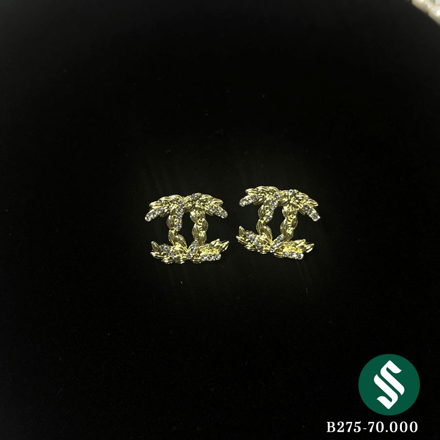 Khuyên Chanel vàng đuôi công