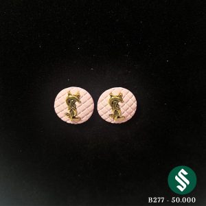 Khuyên tai da tag YSL hồng da trendy