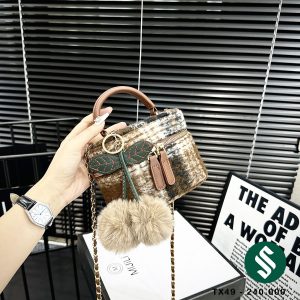 Túi hộp dạ kèm xích treo bông mềm mại