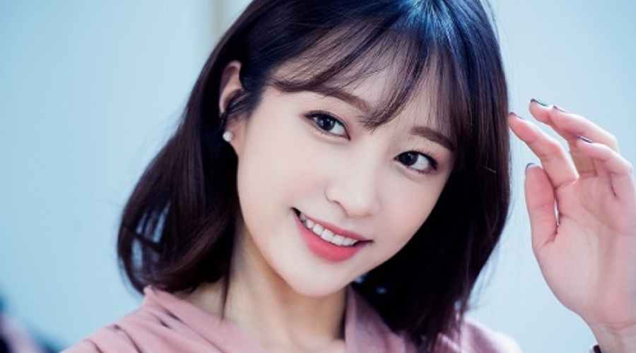 Khuôn mặt trái xoan phù hợp với nhiều loại khuyên tai