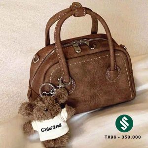 túi chio 2 quai charm gấu da sần nâu thời trang cho nữ