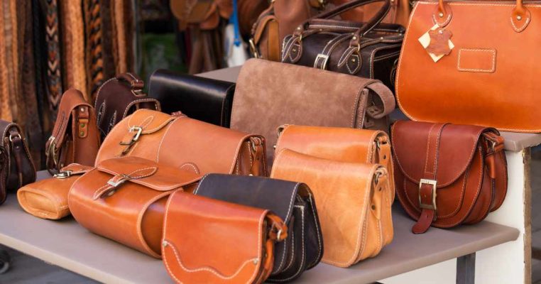 Cách làm túi xách da trở nên sáng bóng