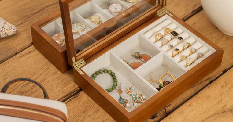 trang sức hợp kim là gì? khám phá các mẫu trang sức hợp kim bền đẹp