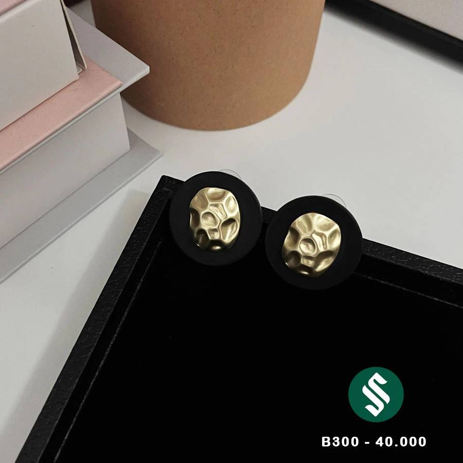 khuyên xỏ lổ vòng tròn vàng